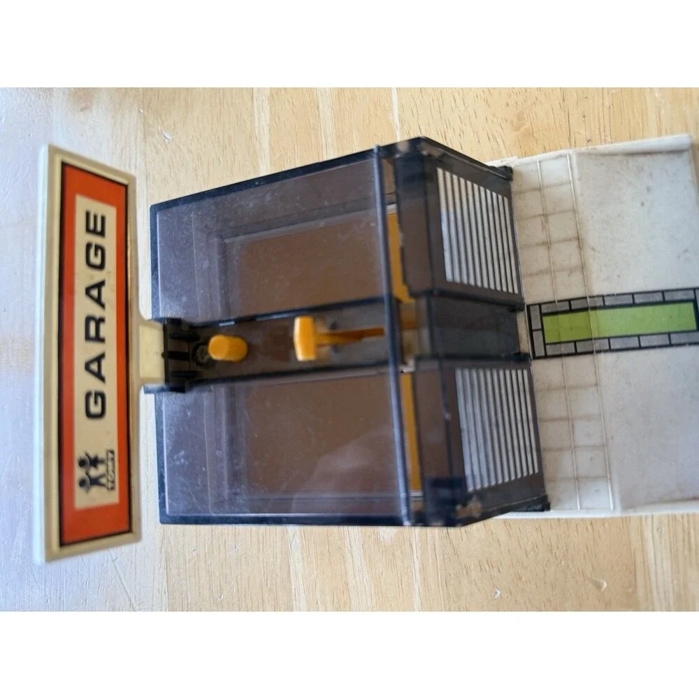 Vintage Tomy Pocket Cars Pocket Car Garage Play Set Plastic, MPN 4605